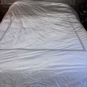 Pottery Barn Queen White traditional organic percale duvet cover